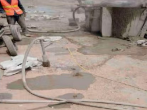 绥芬河水泥混凝土路面板底注浆技术 路面脱空注浆整治方案